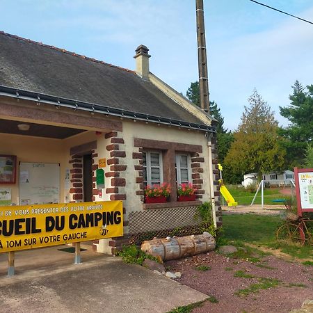 Camping Le Val Aux Fees - Broceliande Concoret エクステリア 写真