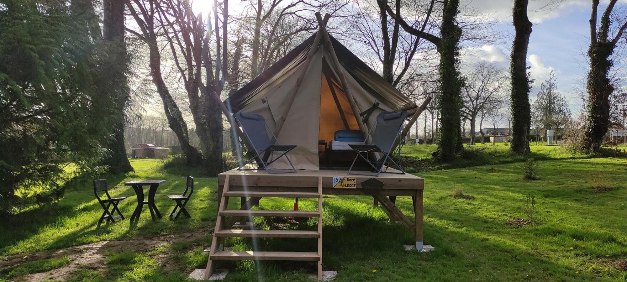 Camping Le Val Aux Fees - Broceliande Concoret エクステリア 写真