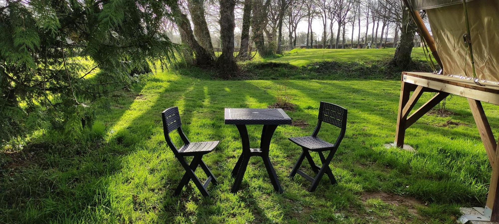Camping Le Val Aux Fees - Broceliande Concoret エクステリア 写真