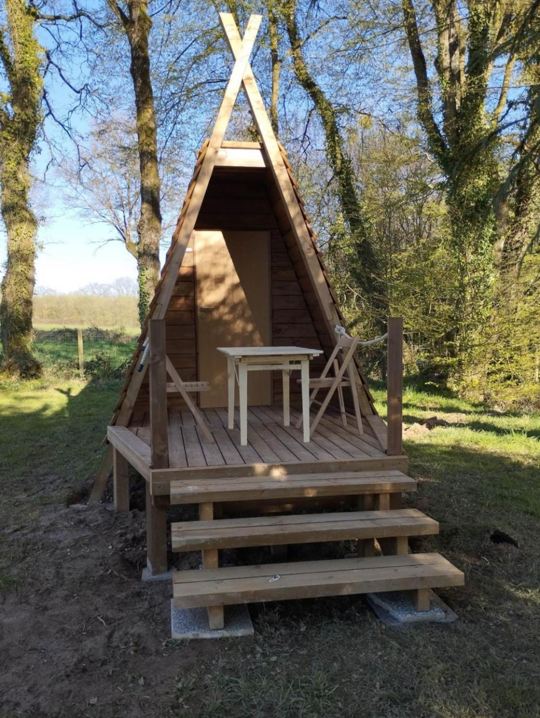 Camping Le Val Aux Fees - Broceliande Concoret エクステリア 写真