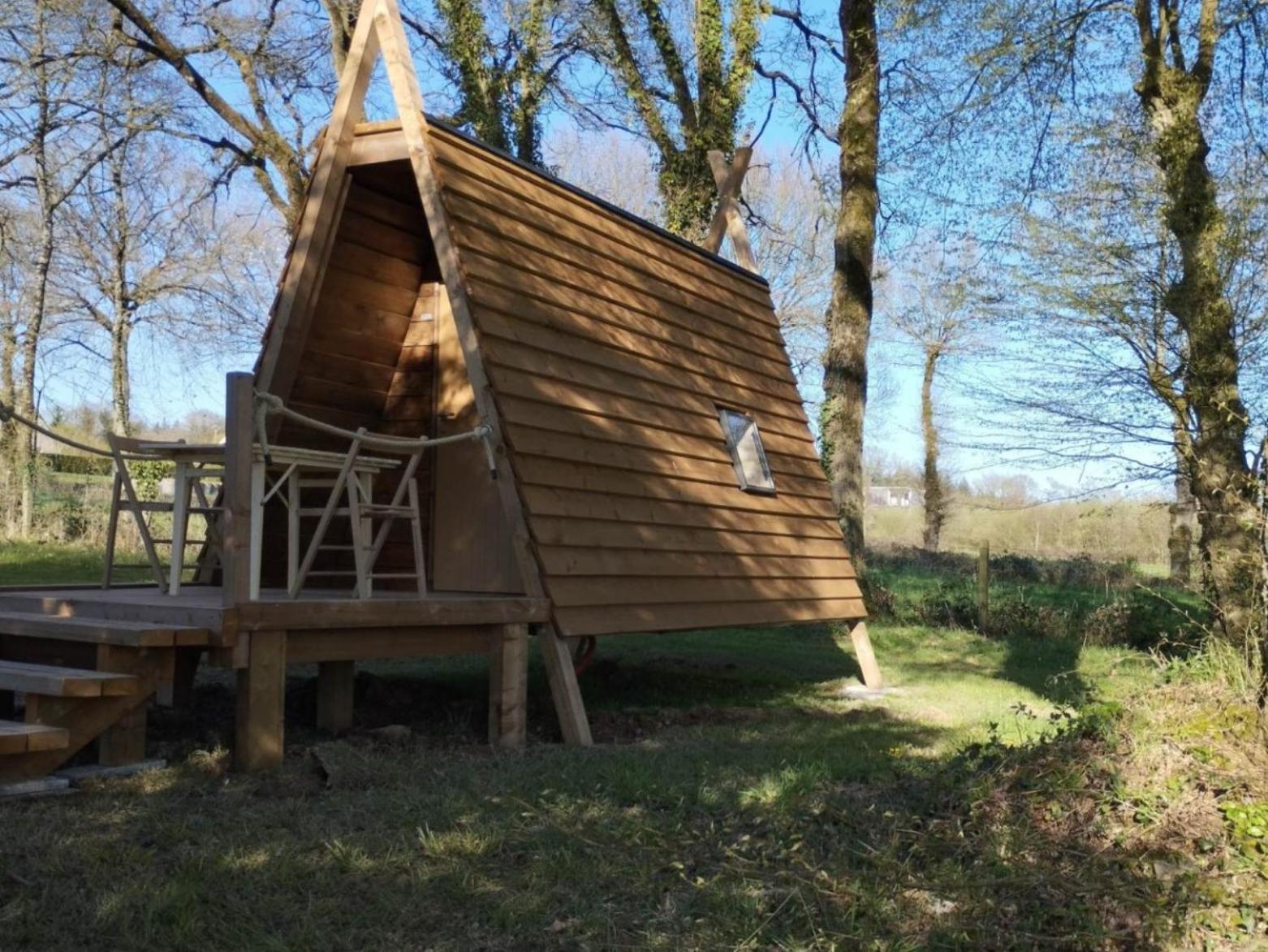 Camping Le Val Aux Fees - Broceliande Concoret エクステリア 写真