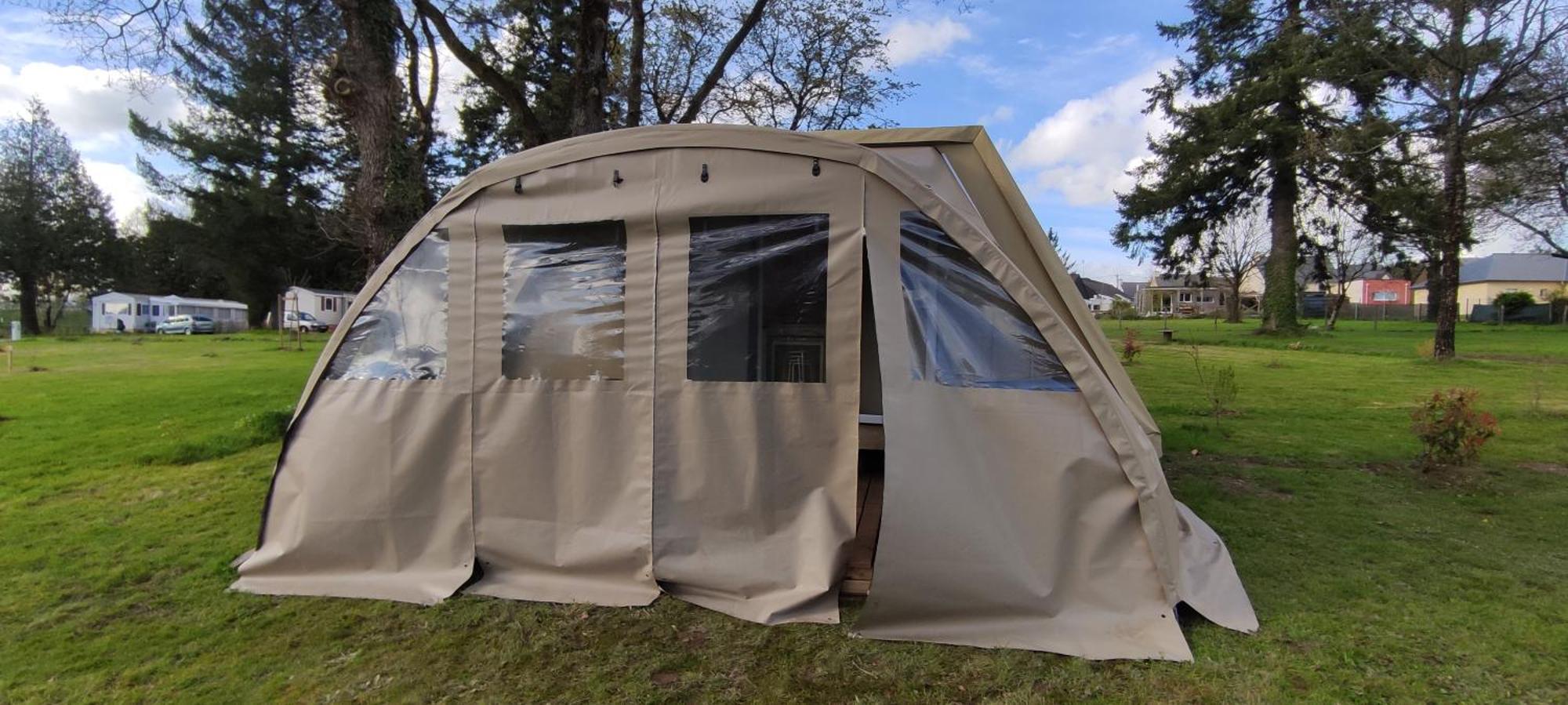 Camping Le Val Aux Fees - Broceliande Concoret エクステリア 写真