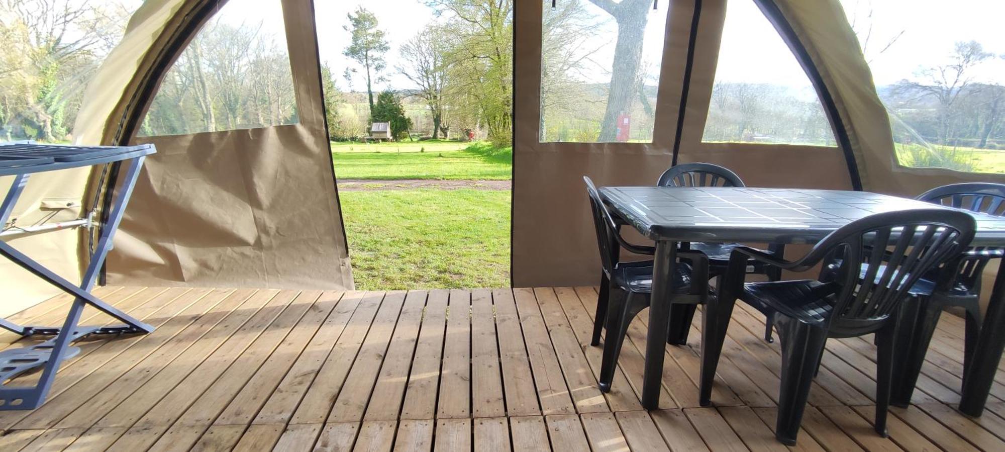 Camping Le Val Aux Fees - Broceliande Concoret エクステリア 写真
