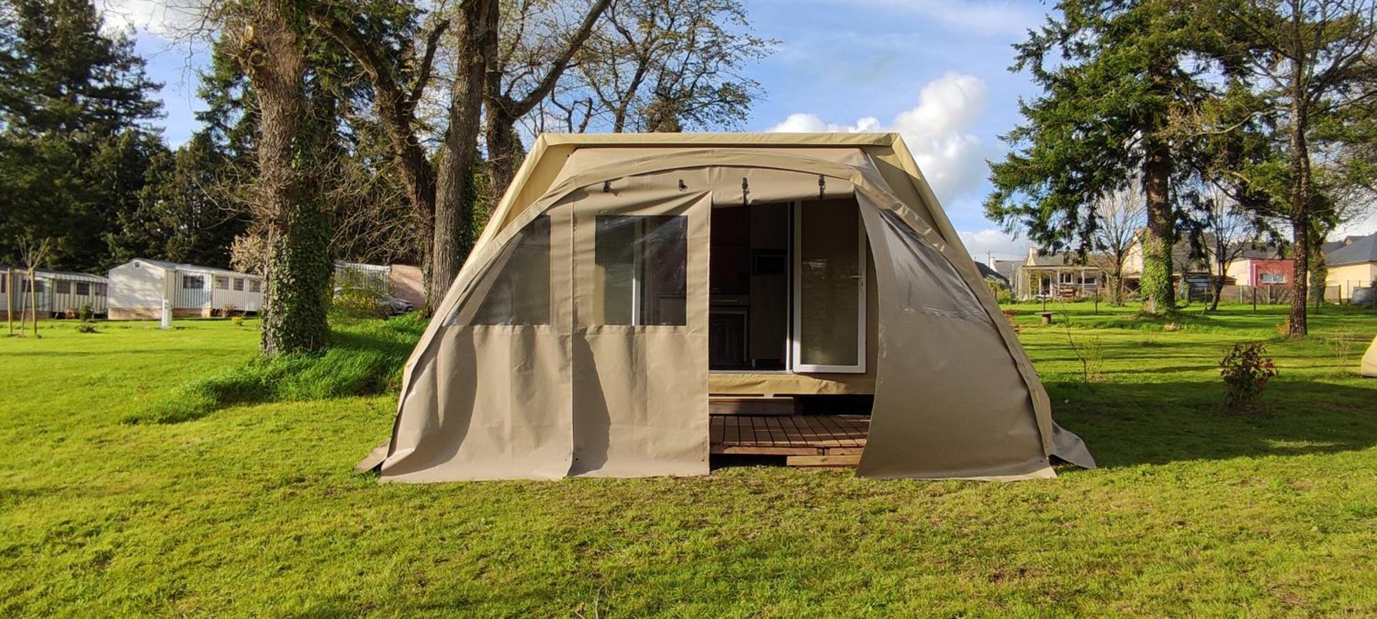 Camping Le Val Aux Fees - Broceliande Concoret エクステリア 写真
