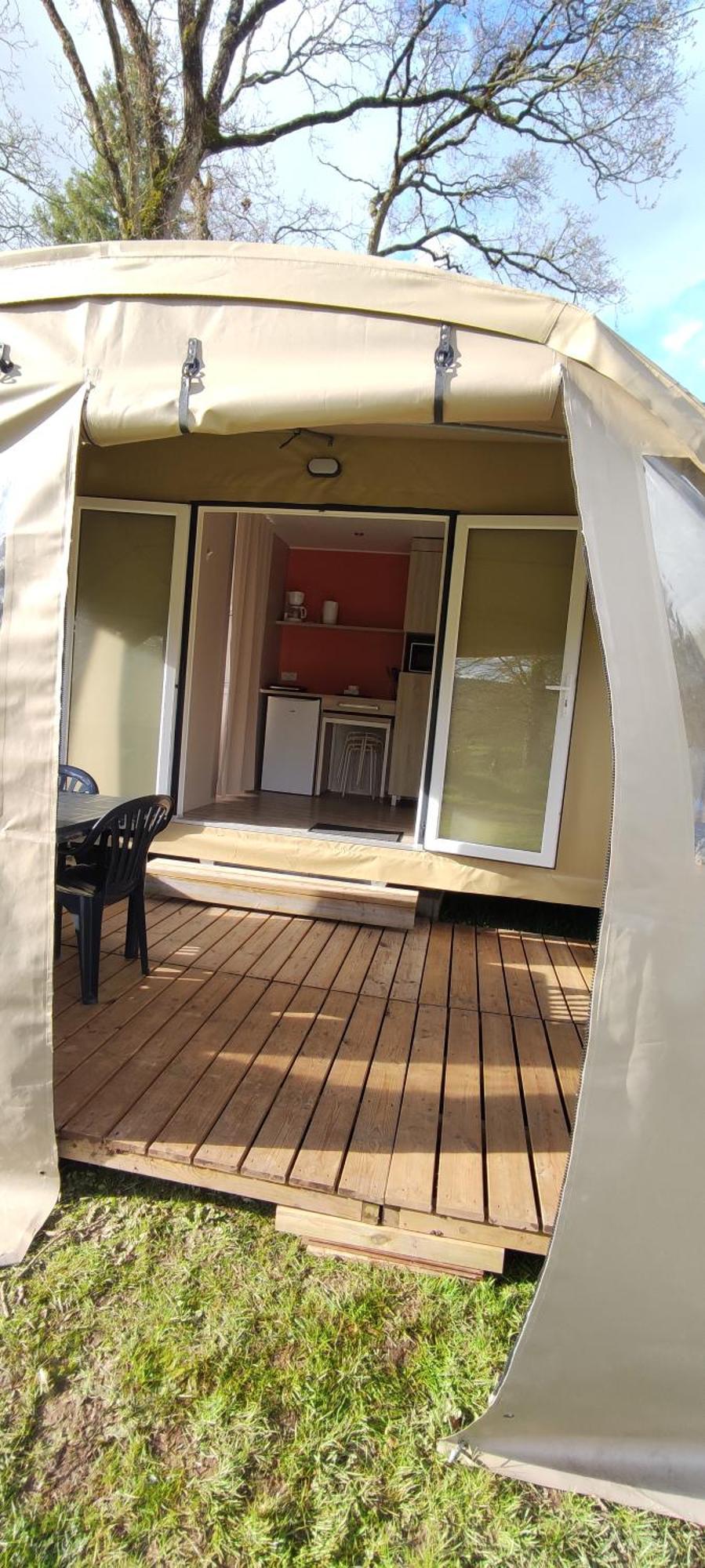 Camping Le Val Aux Fees - Broceliande Concoret エクステリア 写真