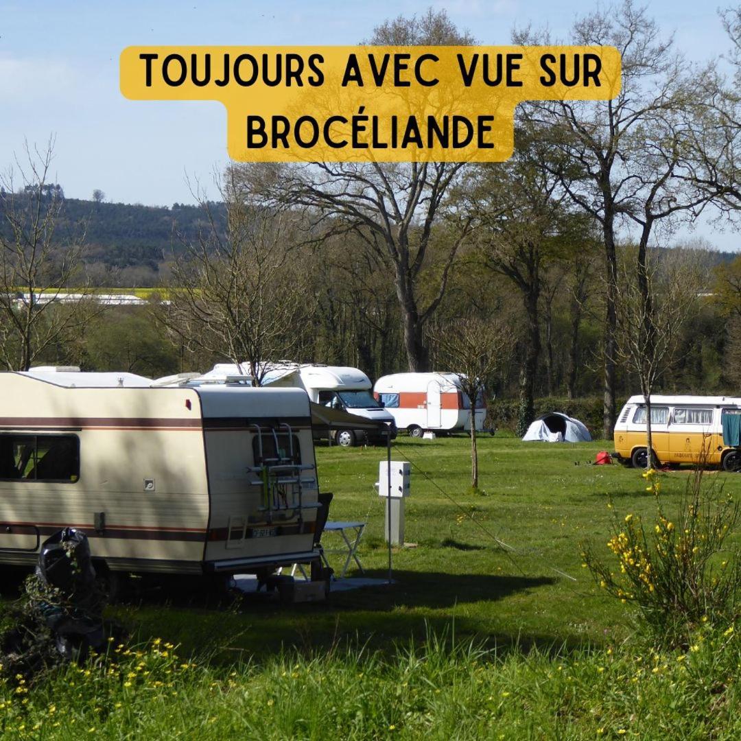 Camping Le Val Aux Fees - Broceliande Concoret エクステリア 写真
