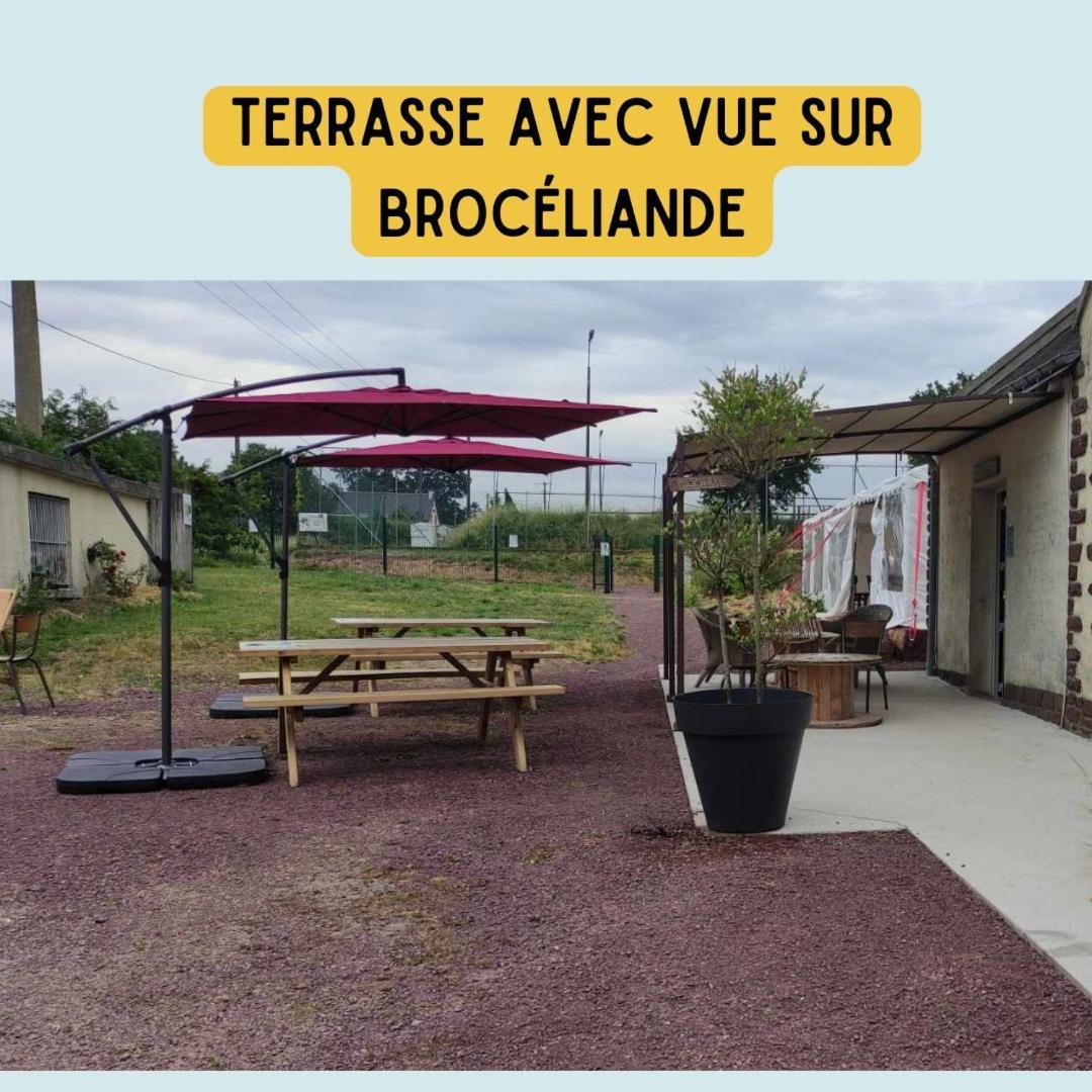 Camping Le Val Aux Fees - Broceliande Concoret エクステリア 写真