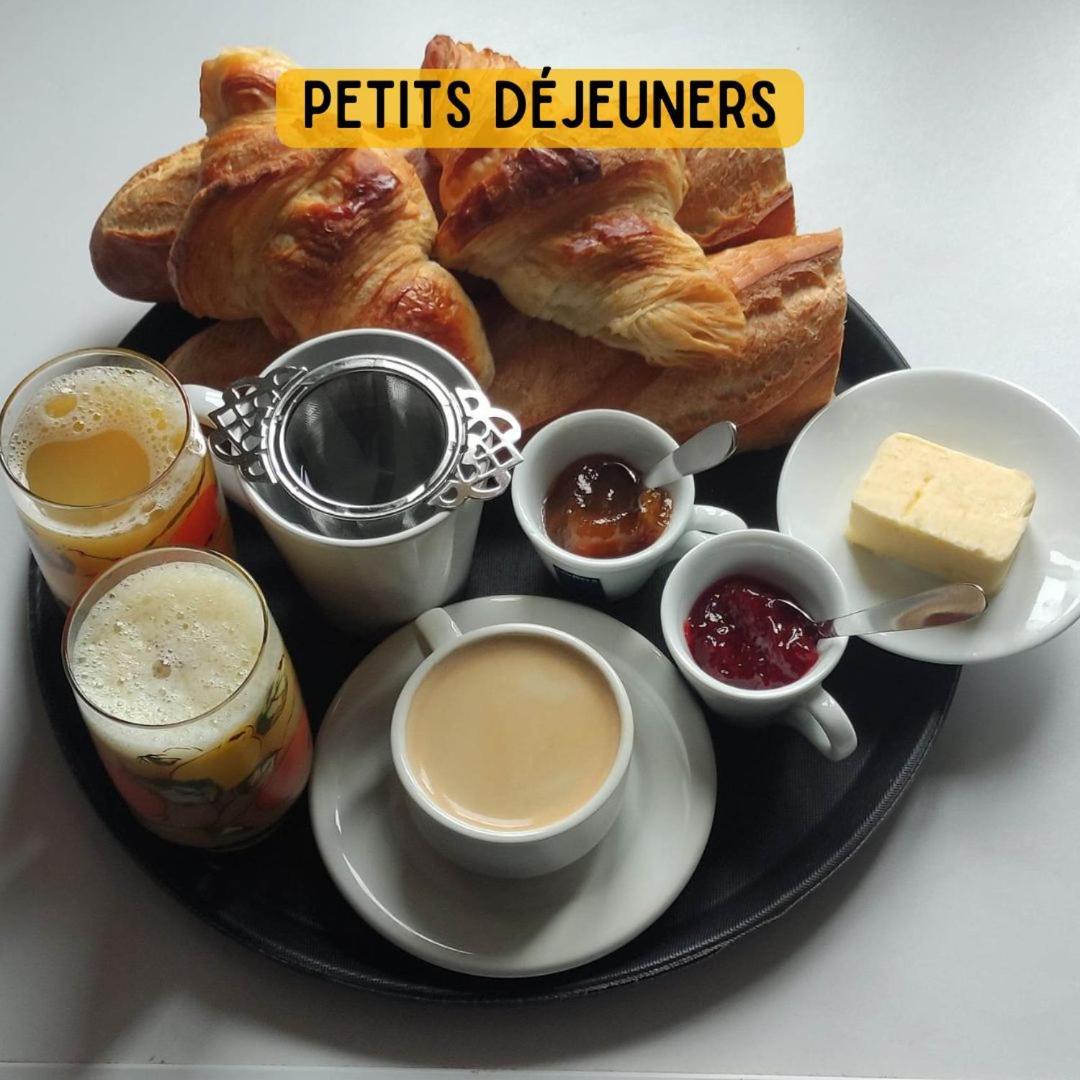 Camping Le Val Aux Fees - Broceliande Concoret エクステリア 写真