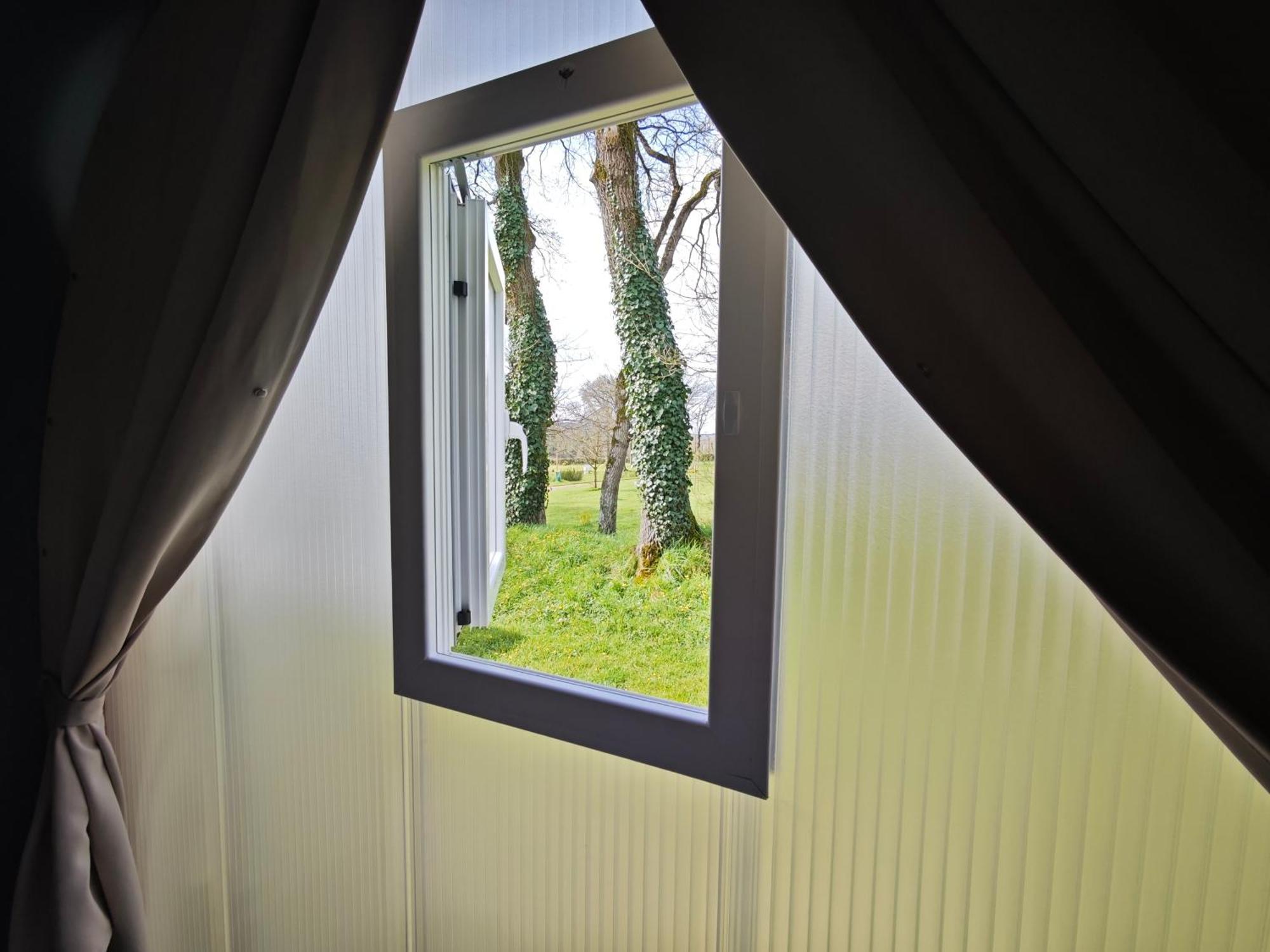 Camping Le Val Aux Fees - Broceliande Concoret エクステリア 写真