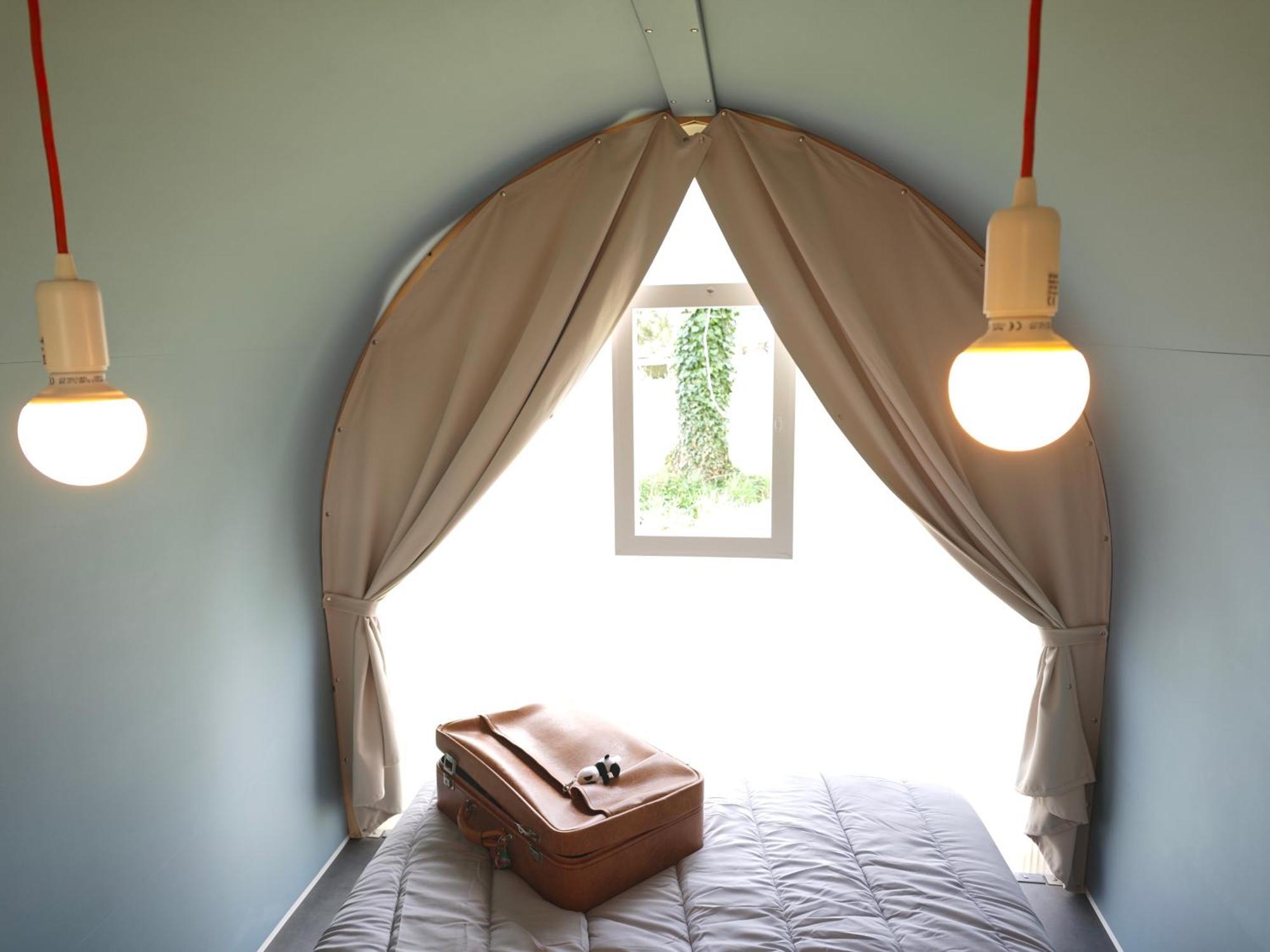 Camping Le Val Aux Fees - Broceliande Concoret エクステリア 写真