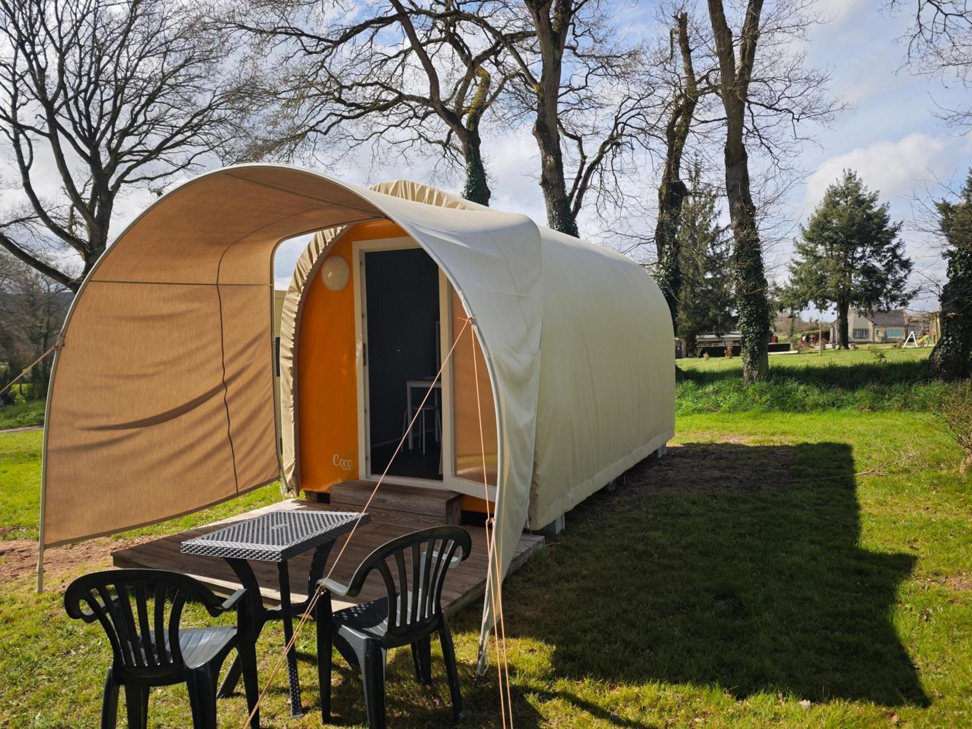 Camping Le Val Aux Fees - Broceliande Concoret エクステリア 写真
