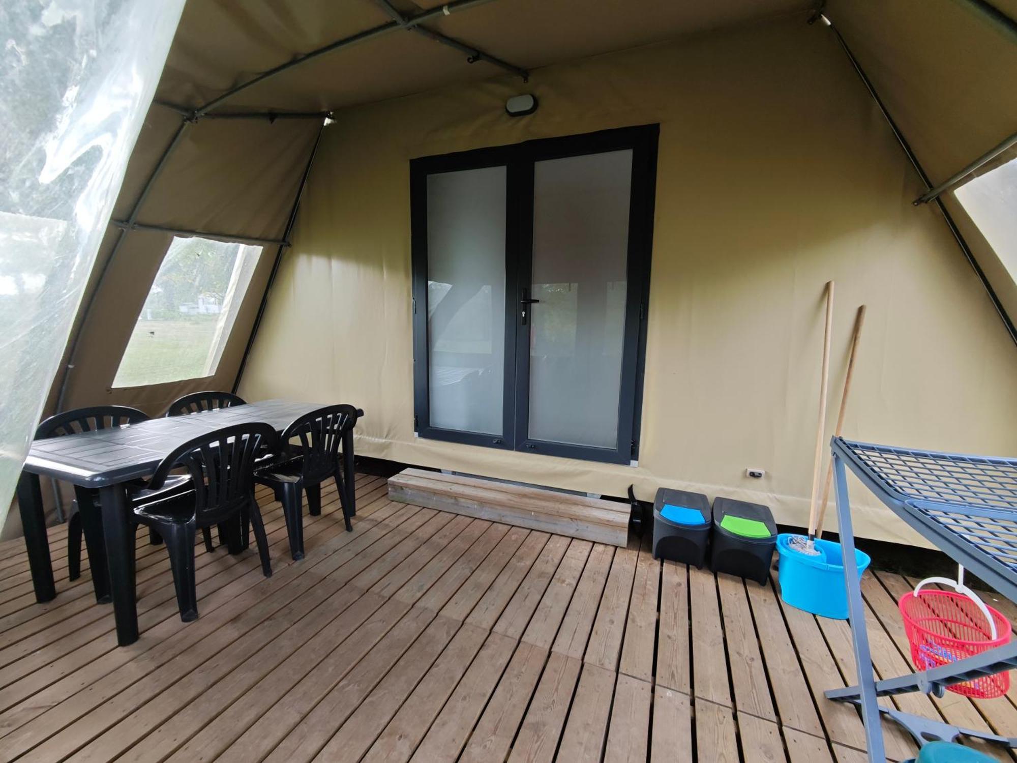 Camping Le Val Aux Fees - Broceliande Concoret エクステリア 写真