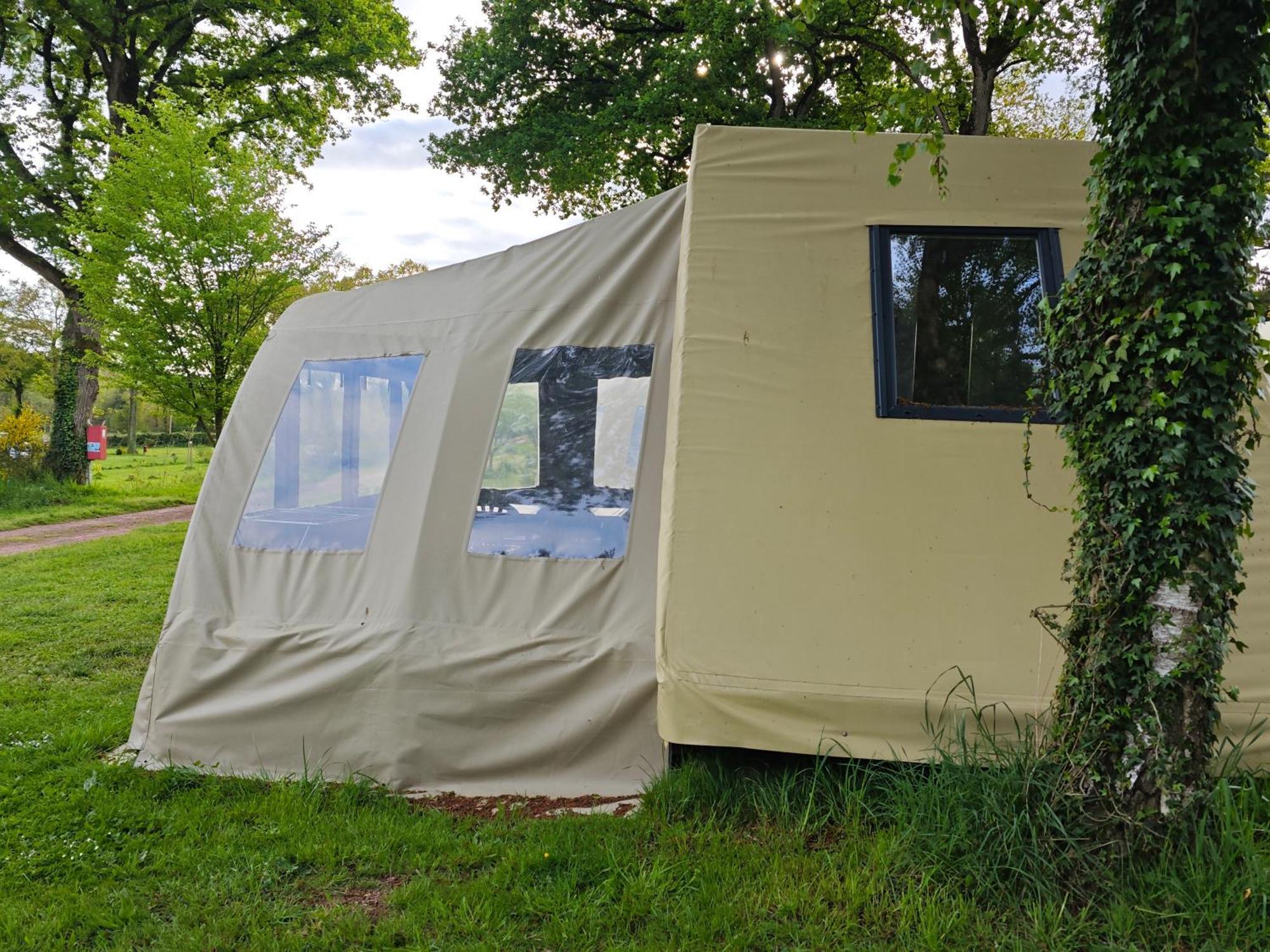 Camping Le Val Aux Fees - Broceliande Concoret エクステリア 写真